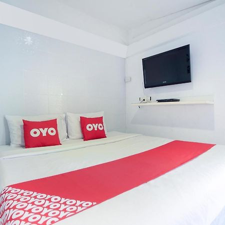 Oyo 1054 Phuket Backpacker Hostel Buitenkant foto