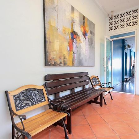 Oyo 1054 Phuket Backpacker Hostel Buitenkant foto