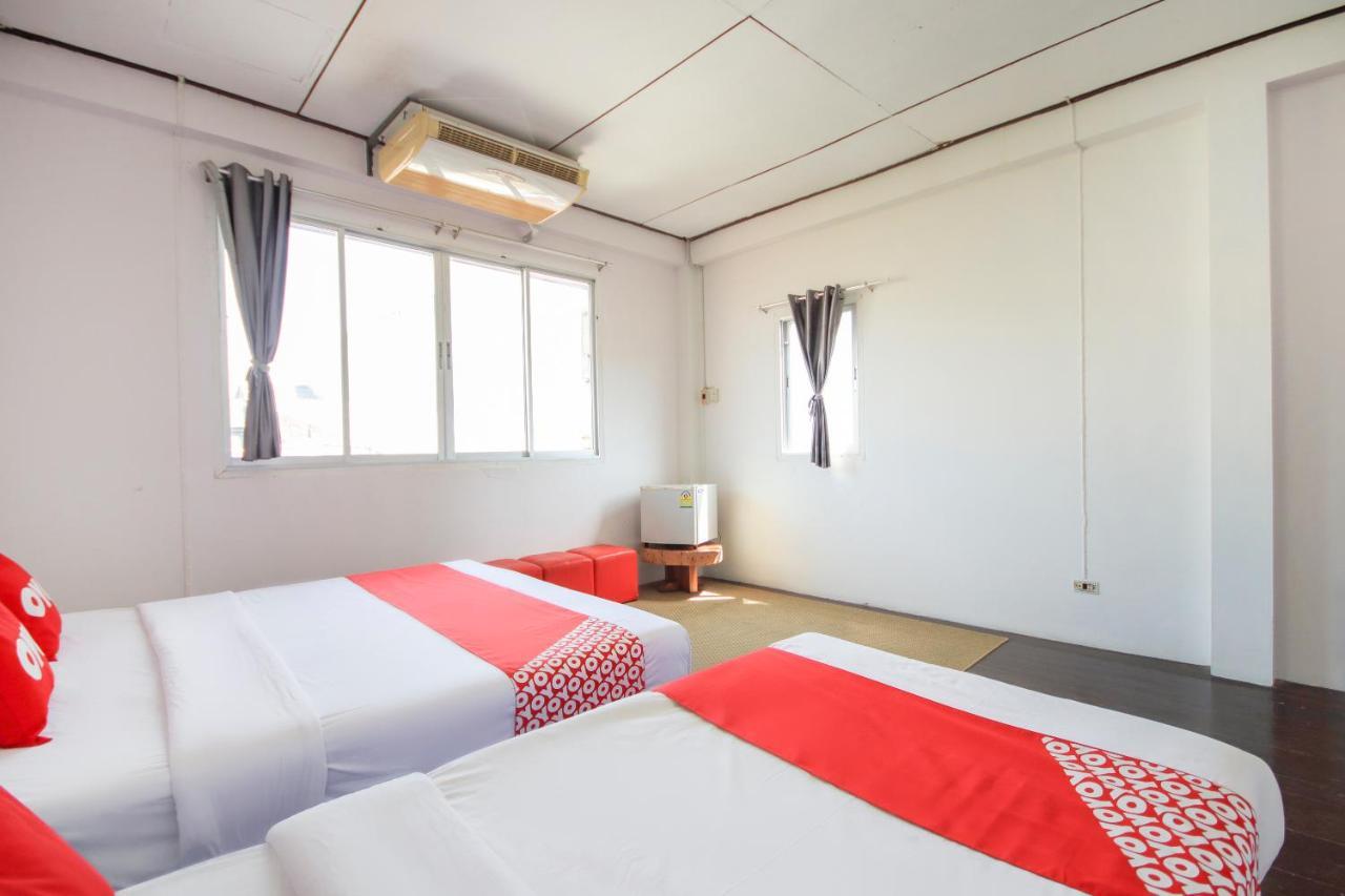 Oyo 1054 Phuket Backpacker Hostel Buitenkant foto