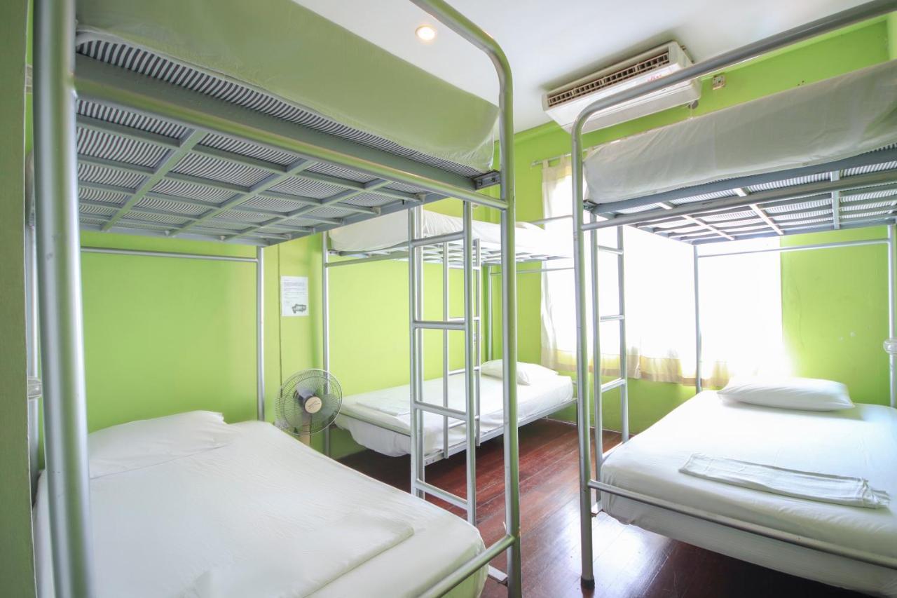 Oyo 1054 Phuket Backpacker Hostel Buitenkant foto
