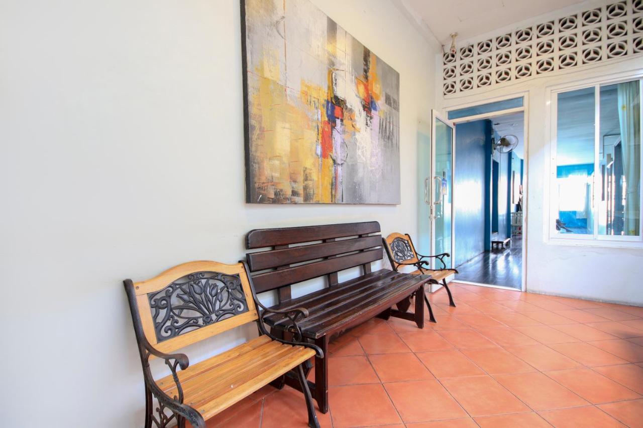 Oyo 1054 Phuket Backpacker Hostel Buitenkant foto