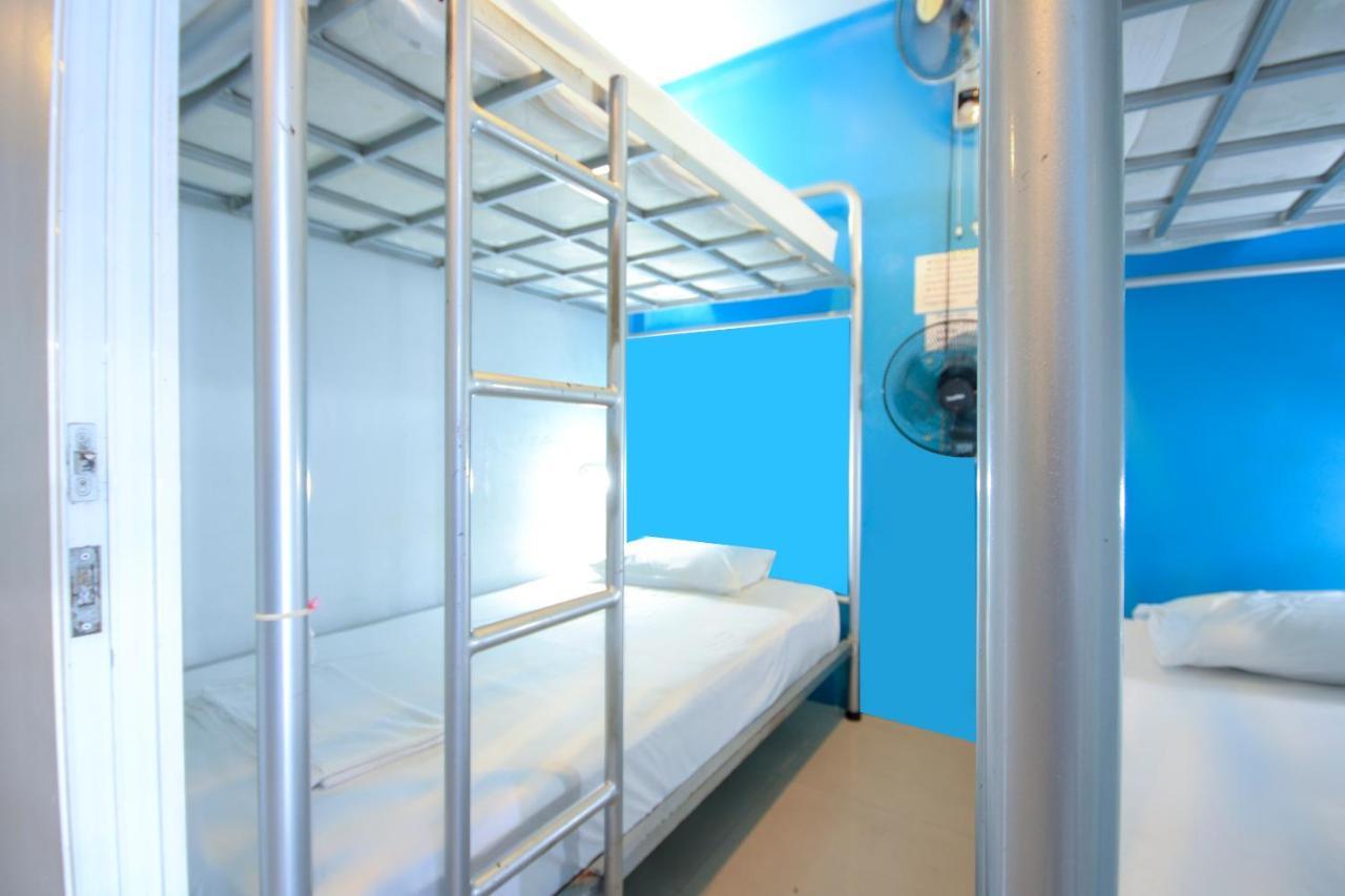 Oyo 1054 Phuket Backpacker Hostel Buitenkant foto