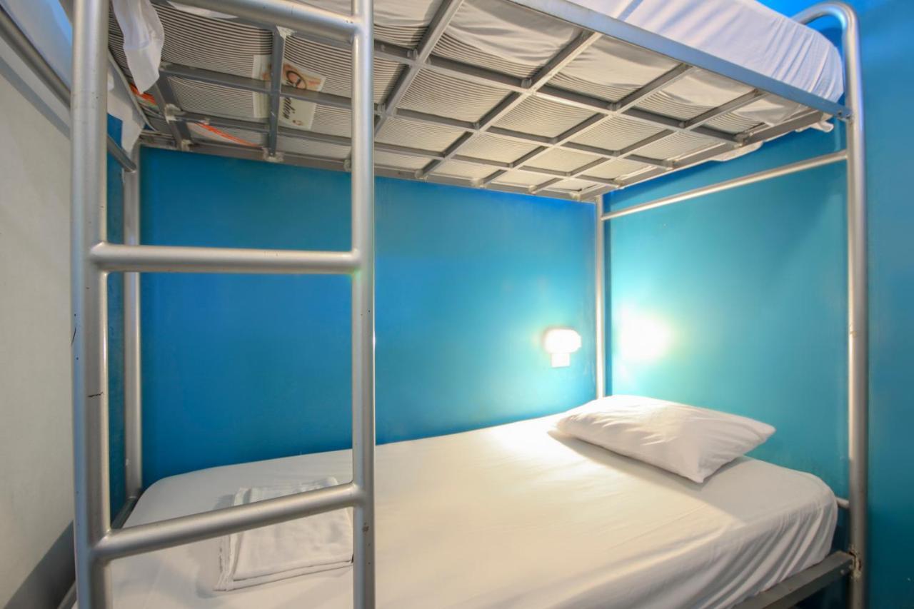 Oyo 1054 Phuket Backpacker Hostel Buitenkant foto