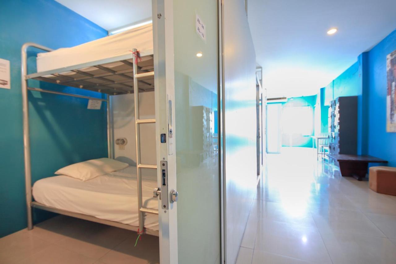 Oyo 1054 Phuket Backpacker Hostel Buitenkant foto