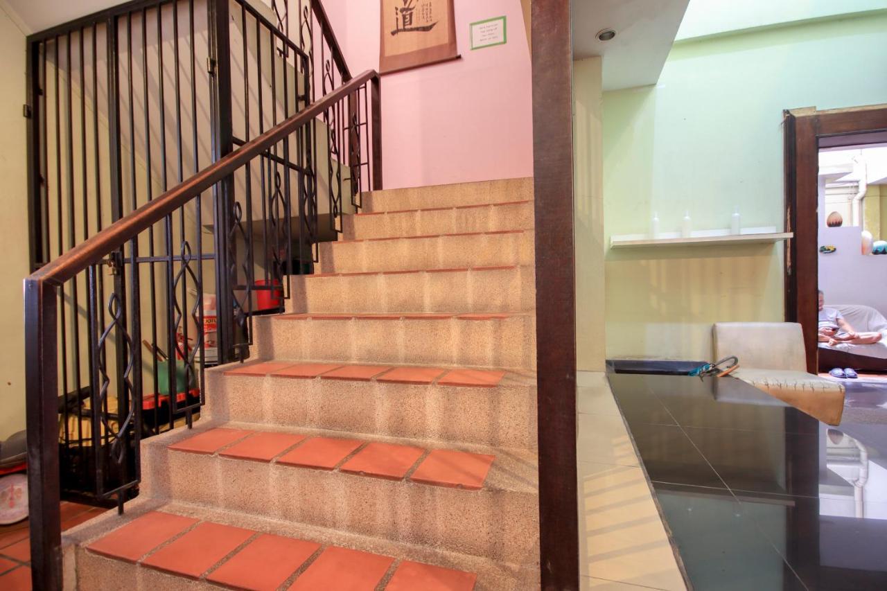 Oyo 1054 Phuket Backpacker Hostel Buitenkant foto