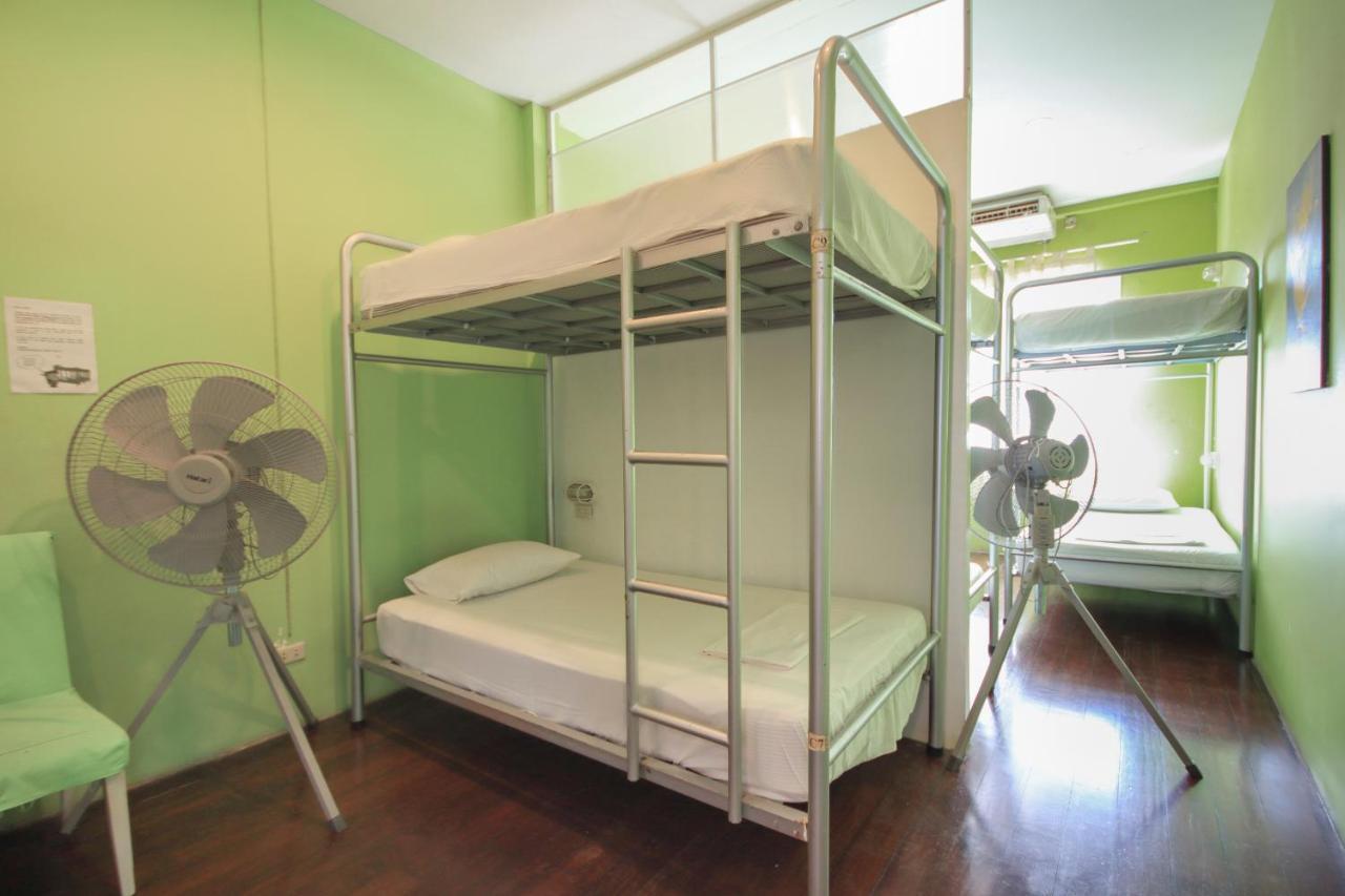 Oyo 1054 Phuket Backpacker Hostel Buitenkant foto