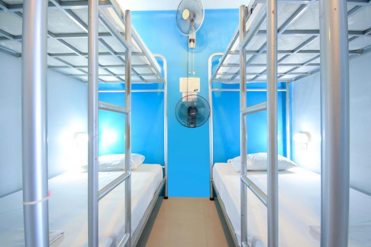 Oyo 1054 Phuket Backpacker Hostel Buitenkant foto