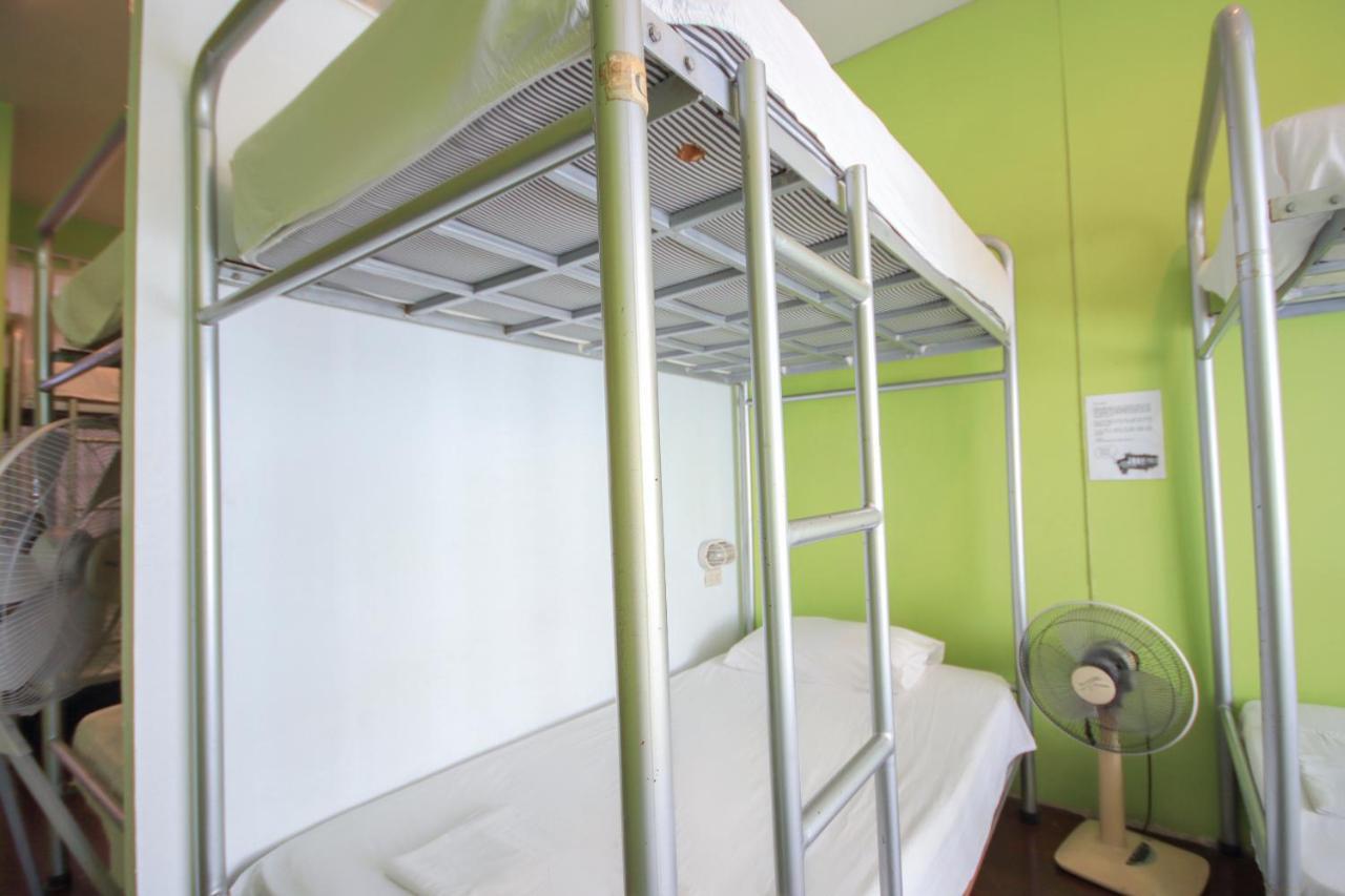 Oyo 1054 Phuket Backpacker Hostel Buitenkant foto