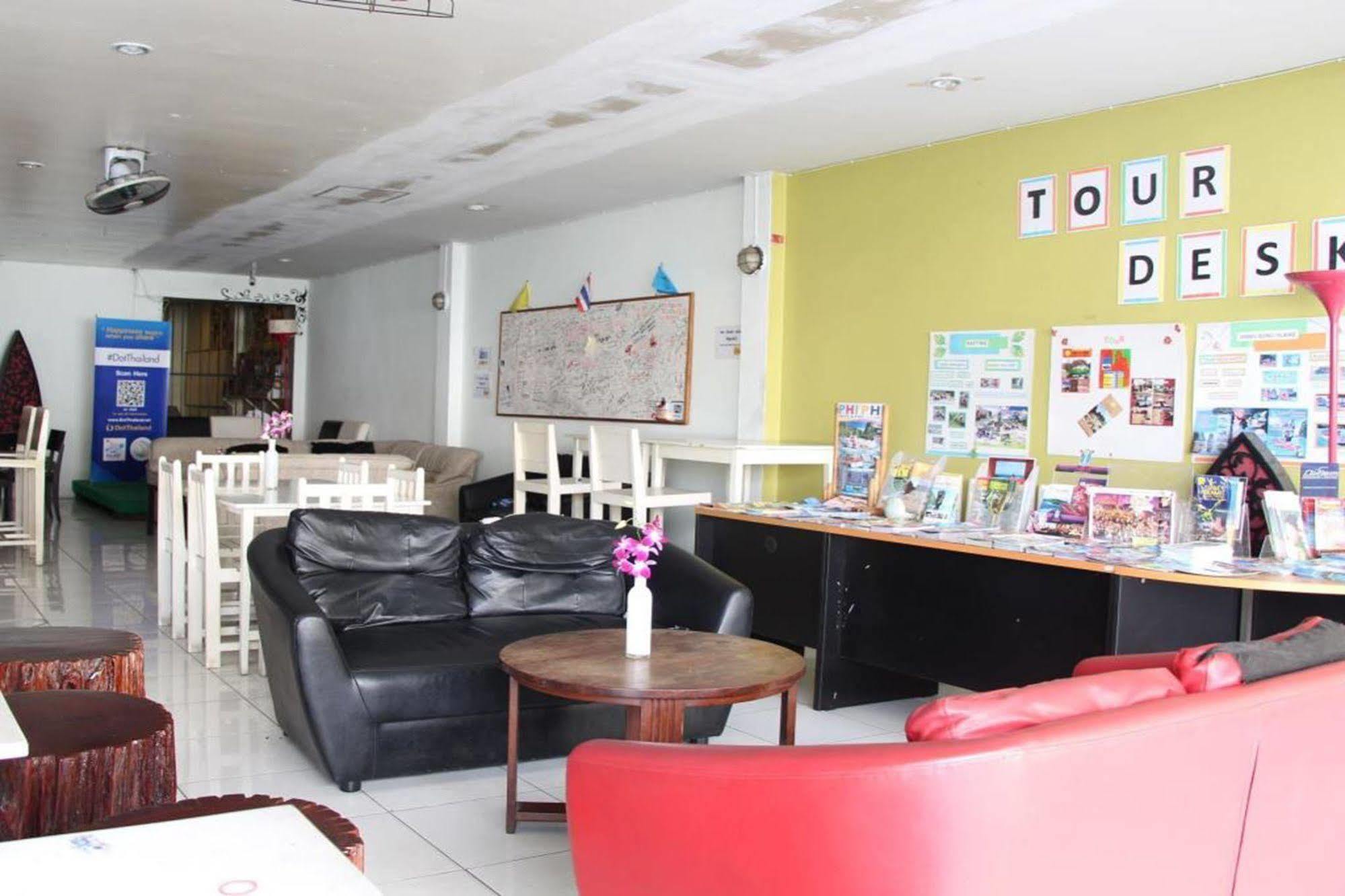 Oyo 1054 Phuket Backpacker Hostel Buitenkant foto
