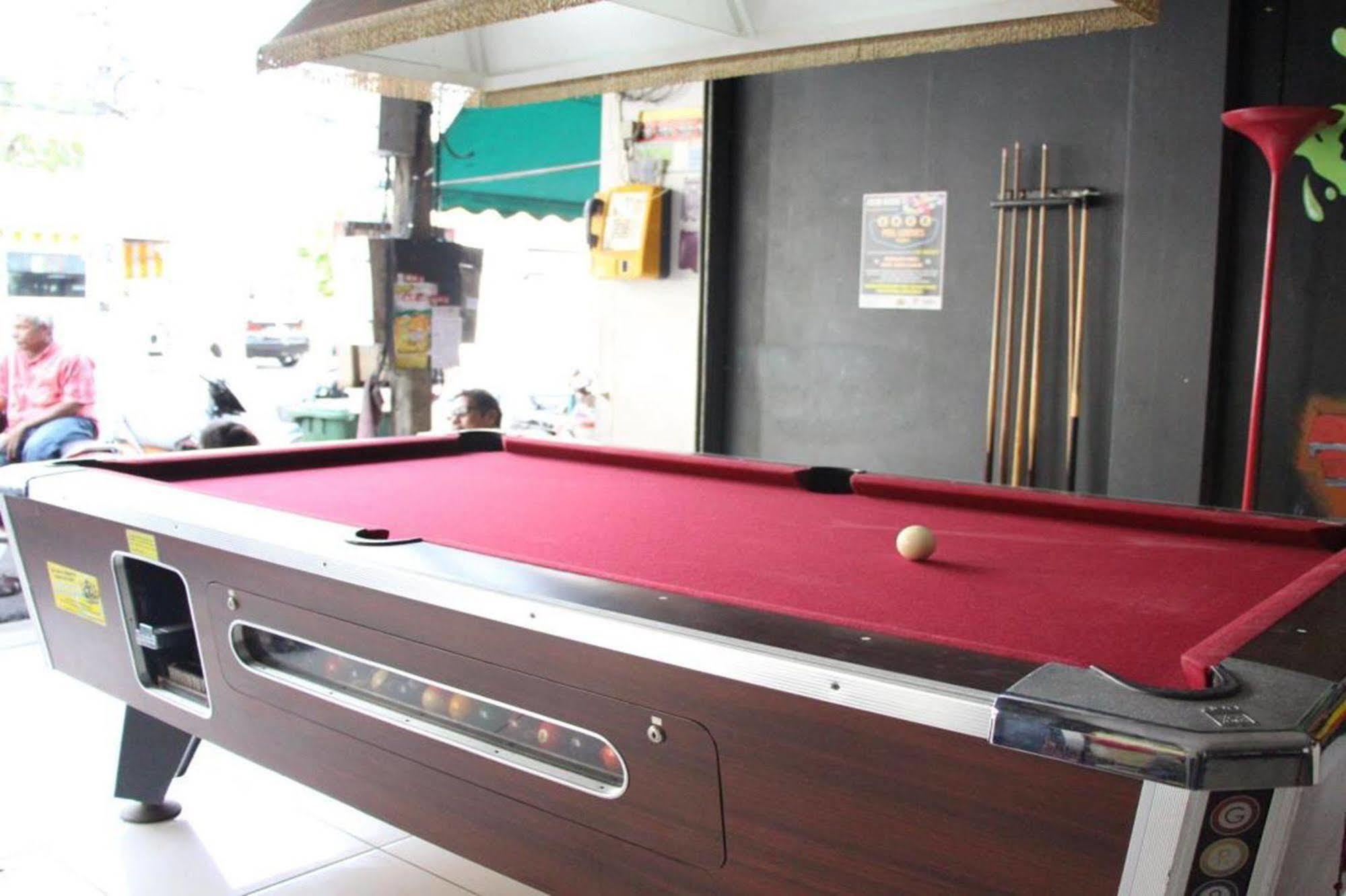 Oyo 1054 Phuket Backpacker Hostel Buitenkant foto