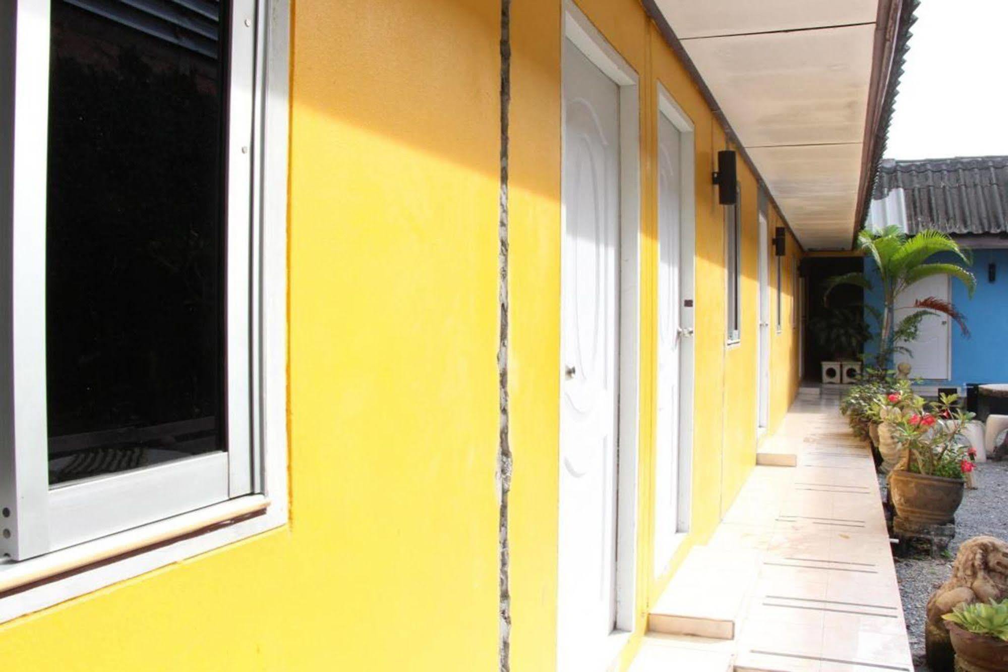 Oyo 1054 Phuket Backpacker Hostel Buitenkant foto